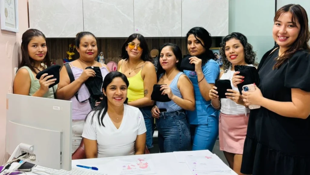 Hemeranix en El Comercio con usuarias mostrando calzones menstruales en Perú